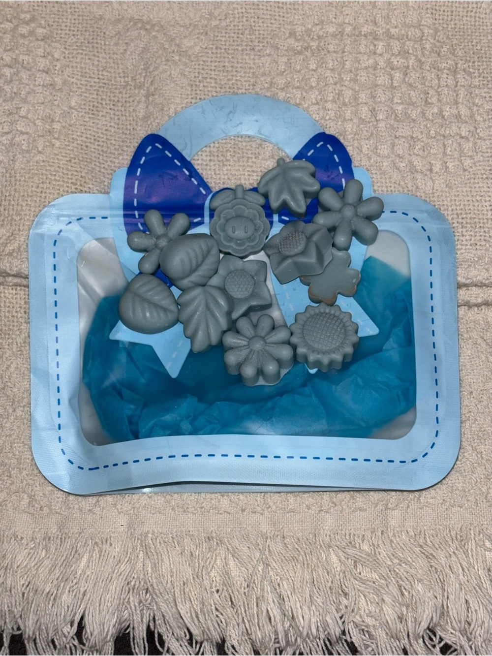 Eucalyptus scented Floral & Leaf Grey Wax Melt Shapes - Decorative Home Fragranc